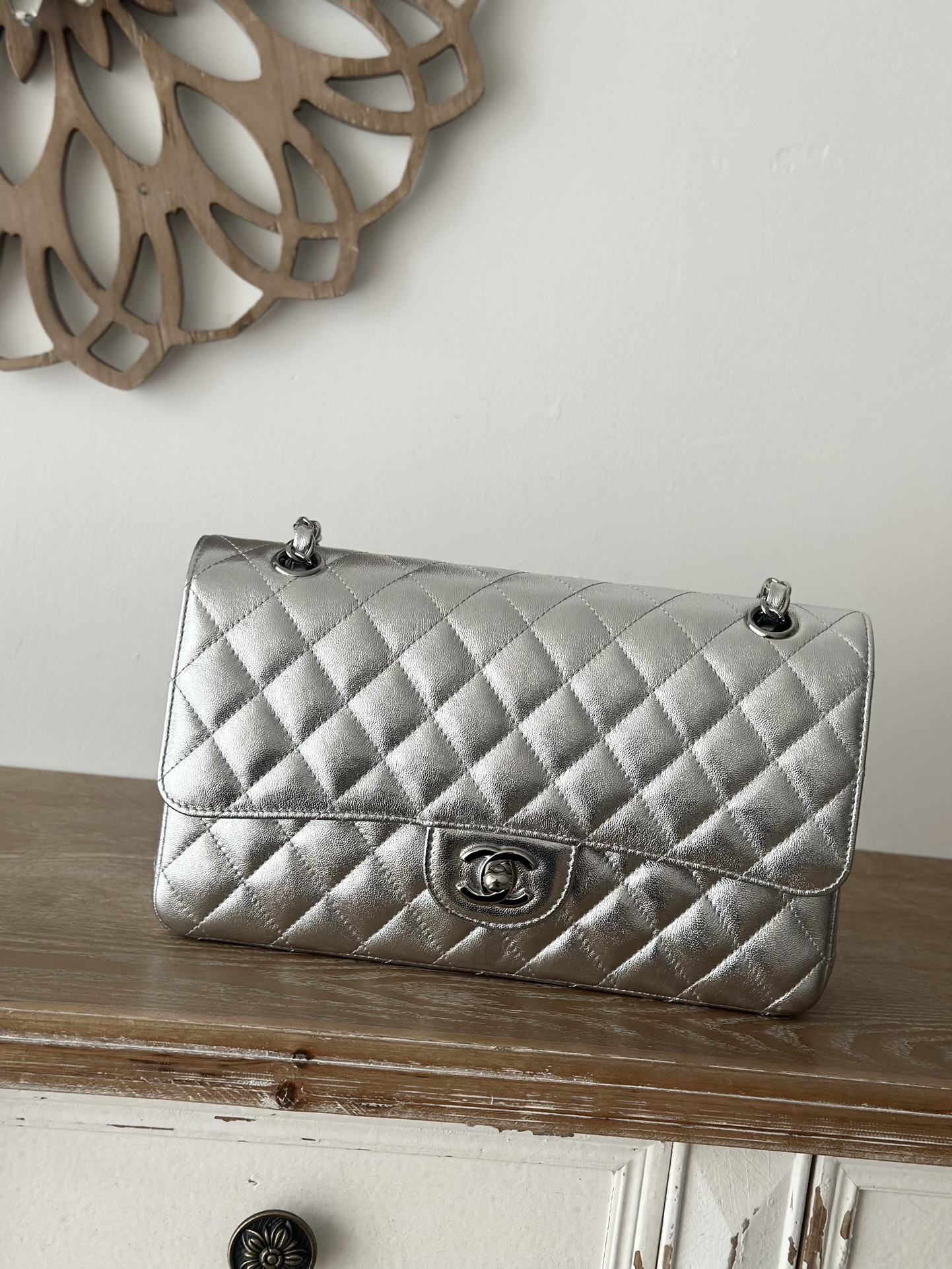 TOP CHANEL Classic Flap Bag Lambskin Medium 25cm – Silver
