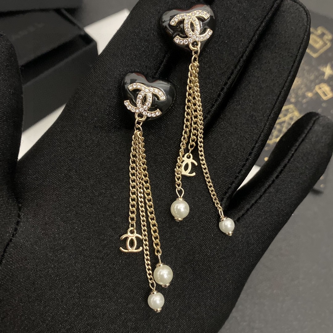 TOP CHANEL Double C Diamond Tassel Pearl Earrings - Gold