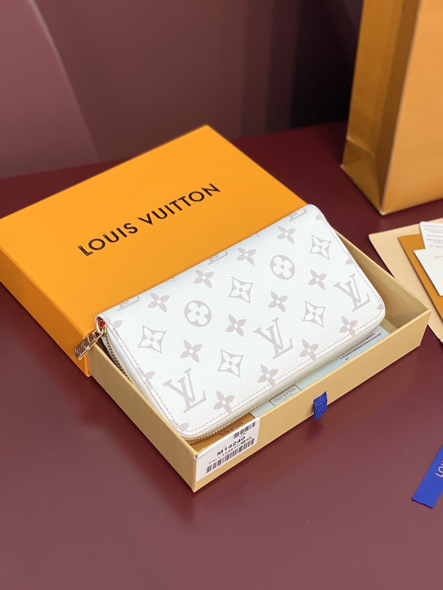 TOP Louis Vuitton LV Zip Wallet with Cherry Pattern 19.5x10.5x2.5cm - White