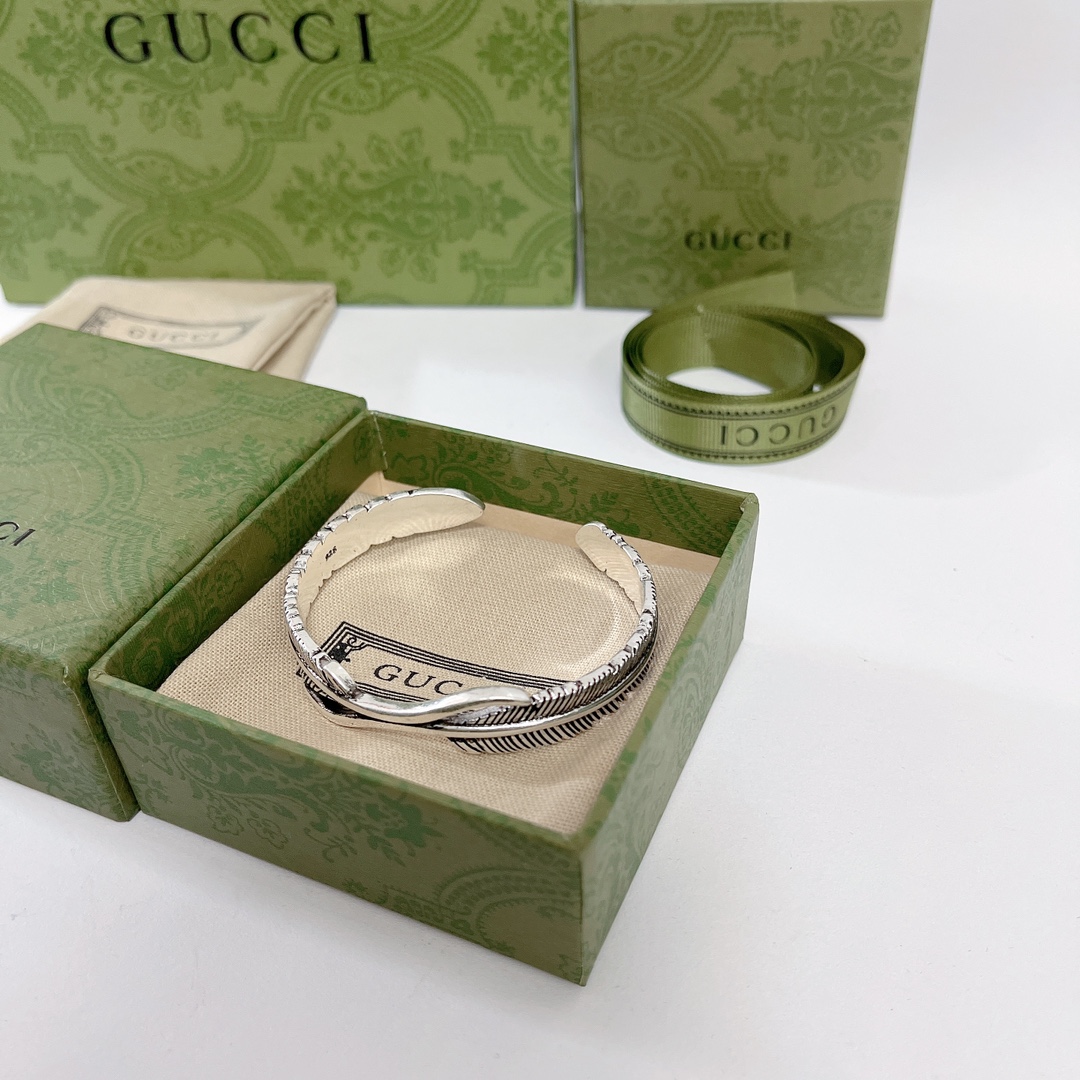 TOP GUCCI Feather Cuff Bracelet