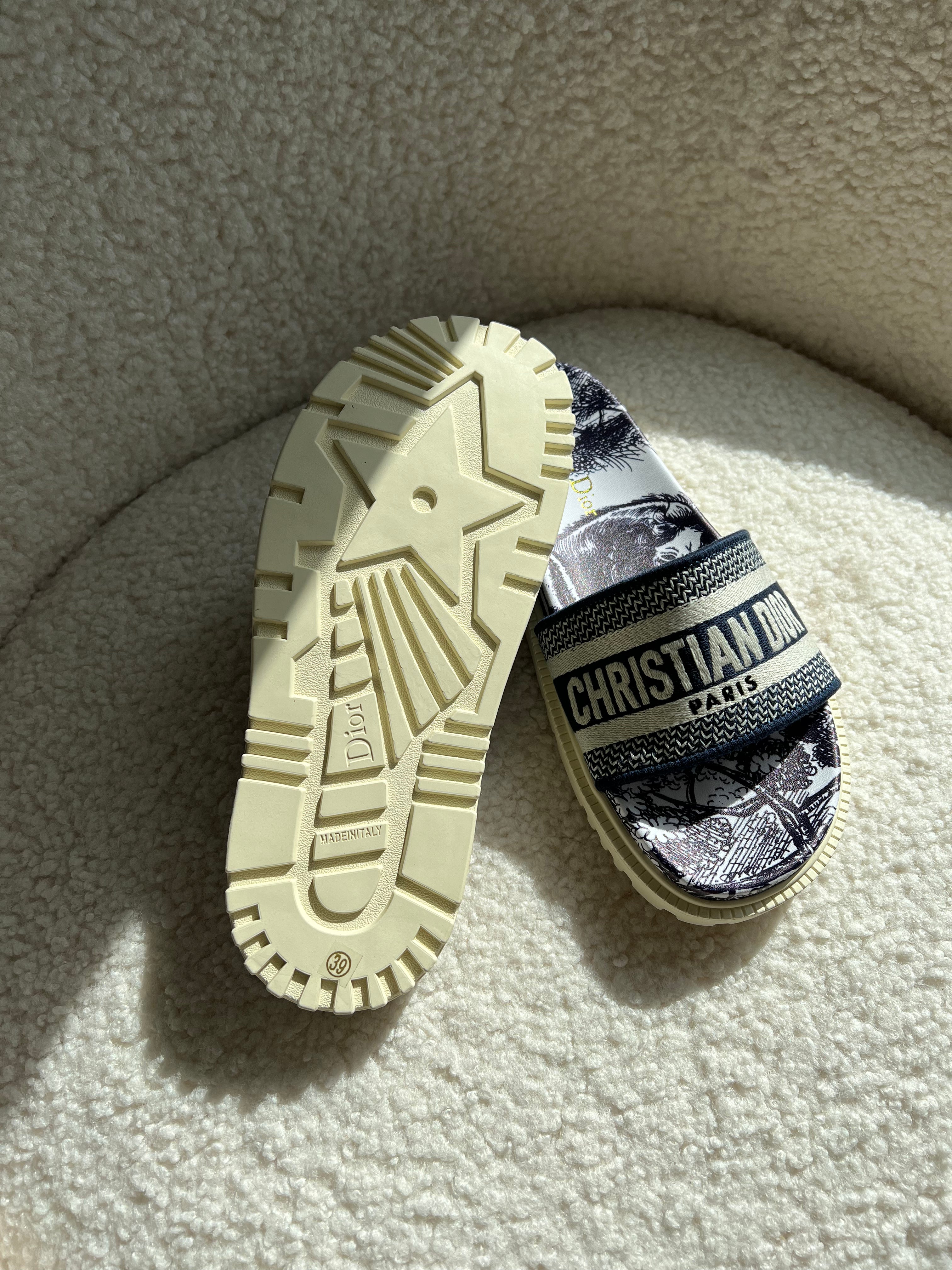 TOP Christian Dior Leather and Embroidery Canvas Rubber Sole Slides - Blue
