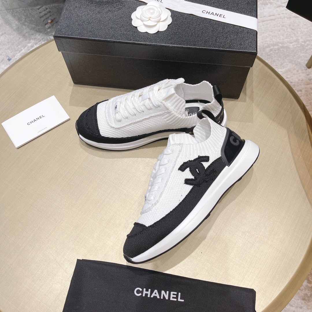 TOP CHANEL Sneaker - White & Black