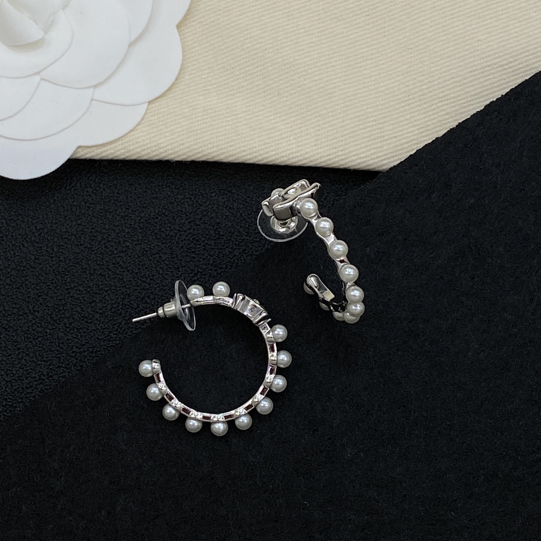TOP CHANEL CC Earrings - Silver