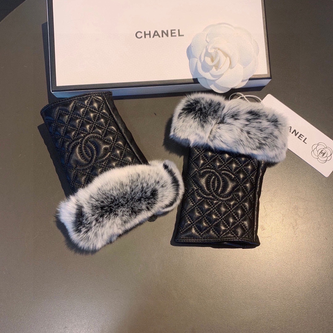 TOP CHANEL Gloves - Black