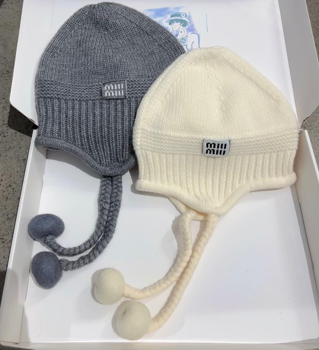 TOP Miu Miu Knitted Hat - 2 Colors