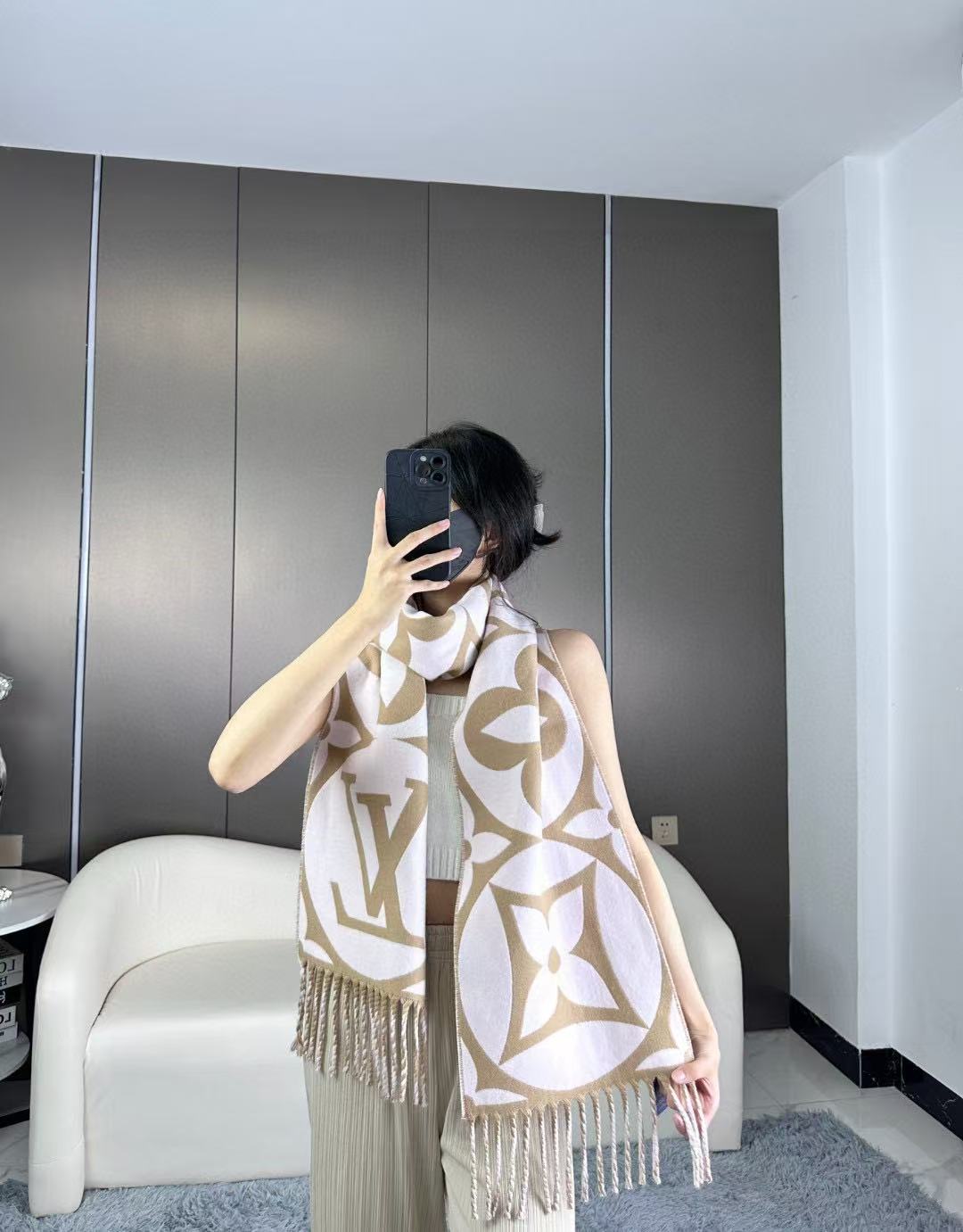 TOP Louis Vuitton LV  Scarf  - 3 Colors