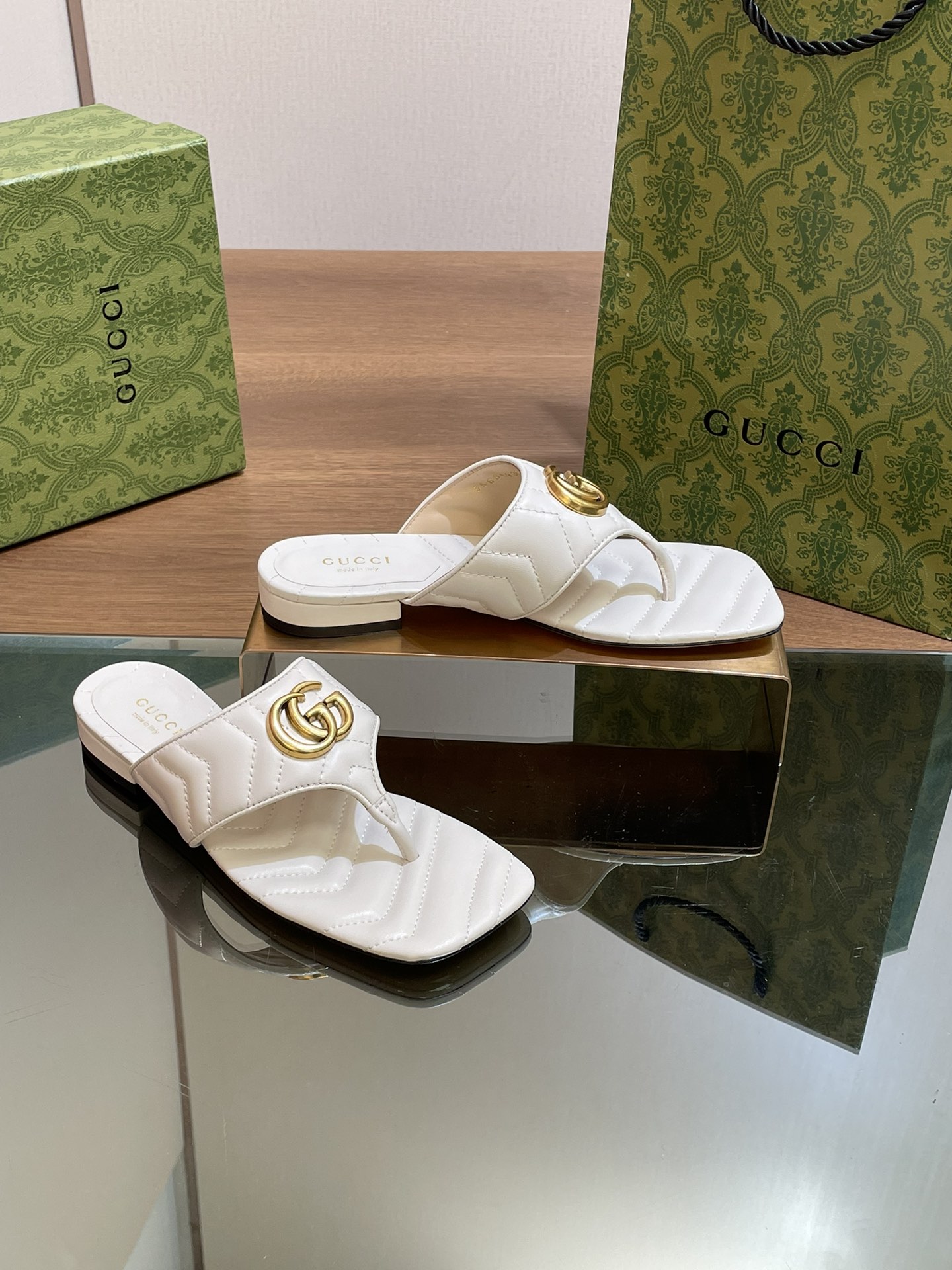 TOP GUCCI Square Toe Diamond V-Tread Flip Flops - 8 Color