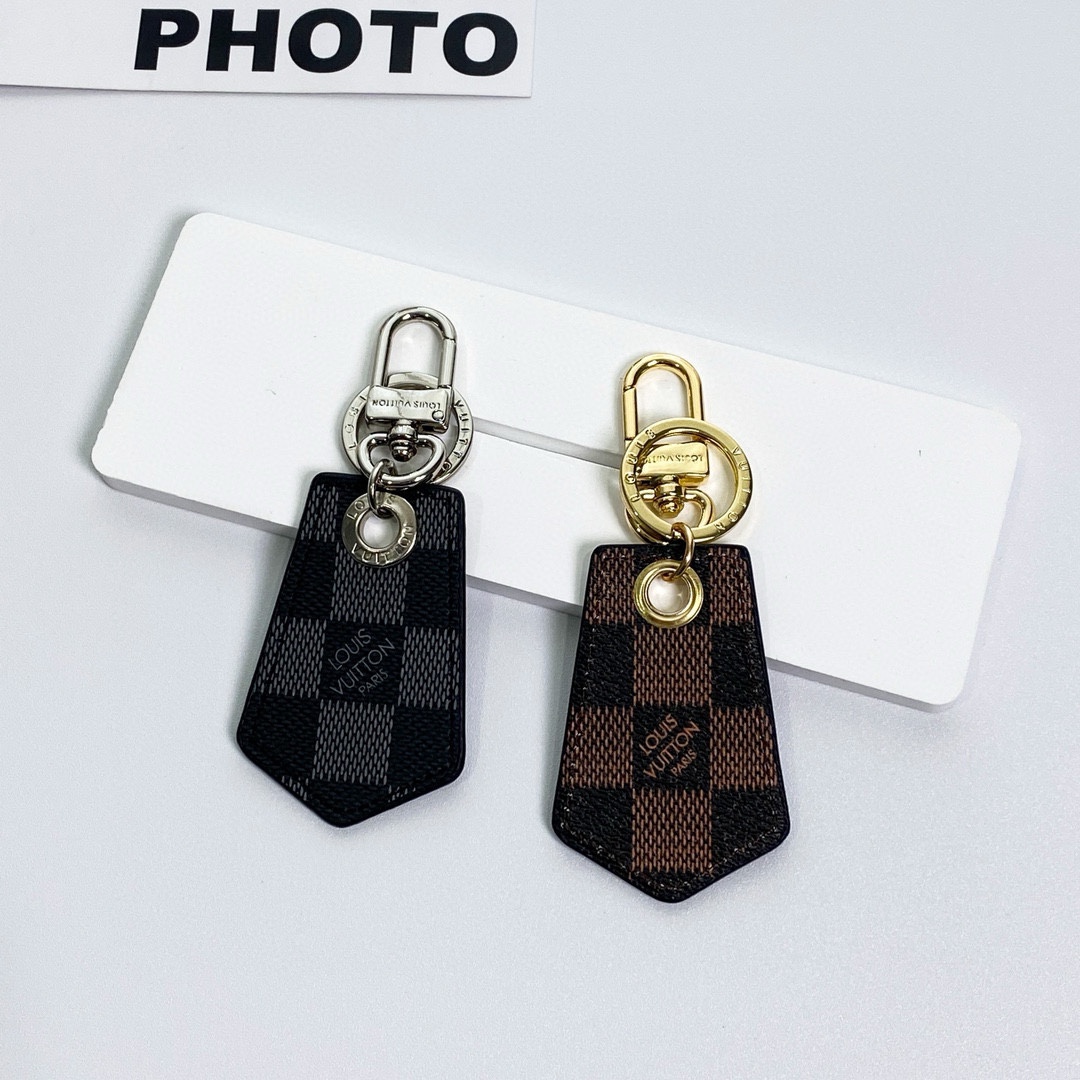 TOP Louis Vuitton LV Shield Key Chain-4 Colors