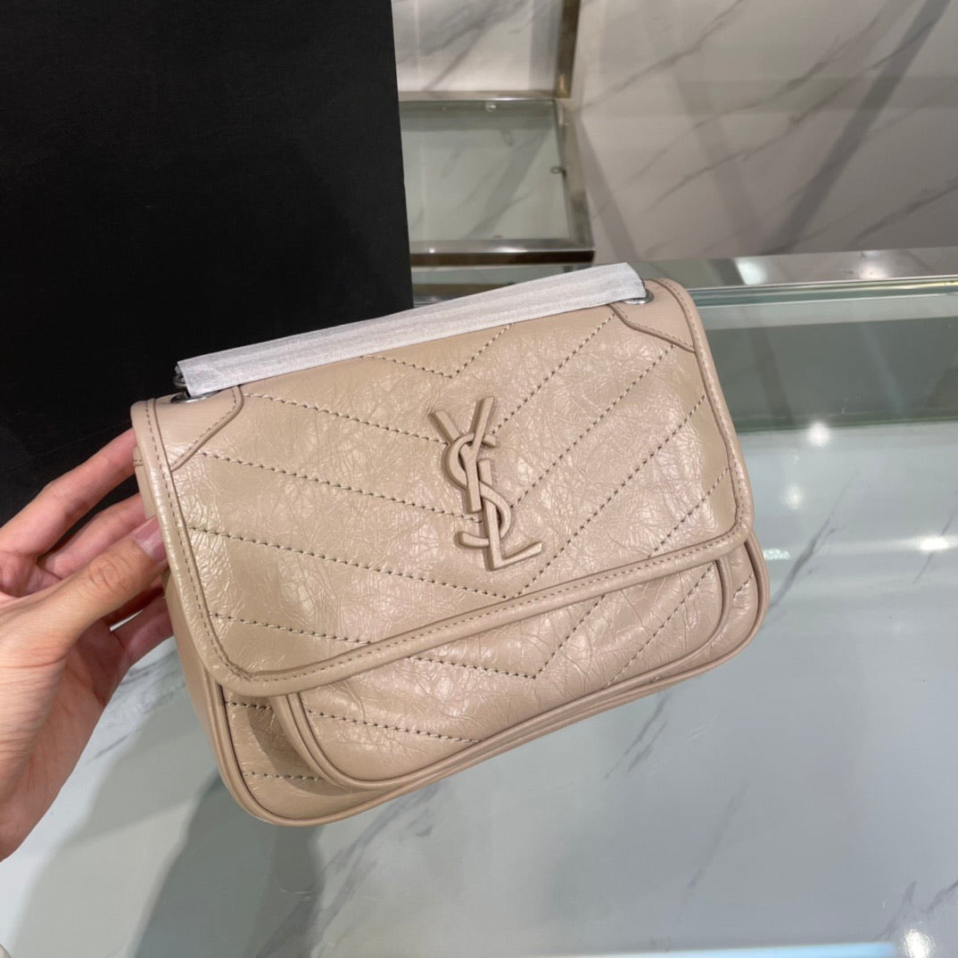 TOP Yves Saint Laurent YSL Niki Small Wrinkle Bag - BEIGE