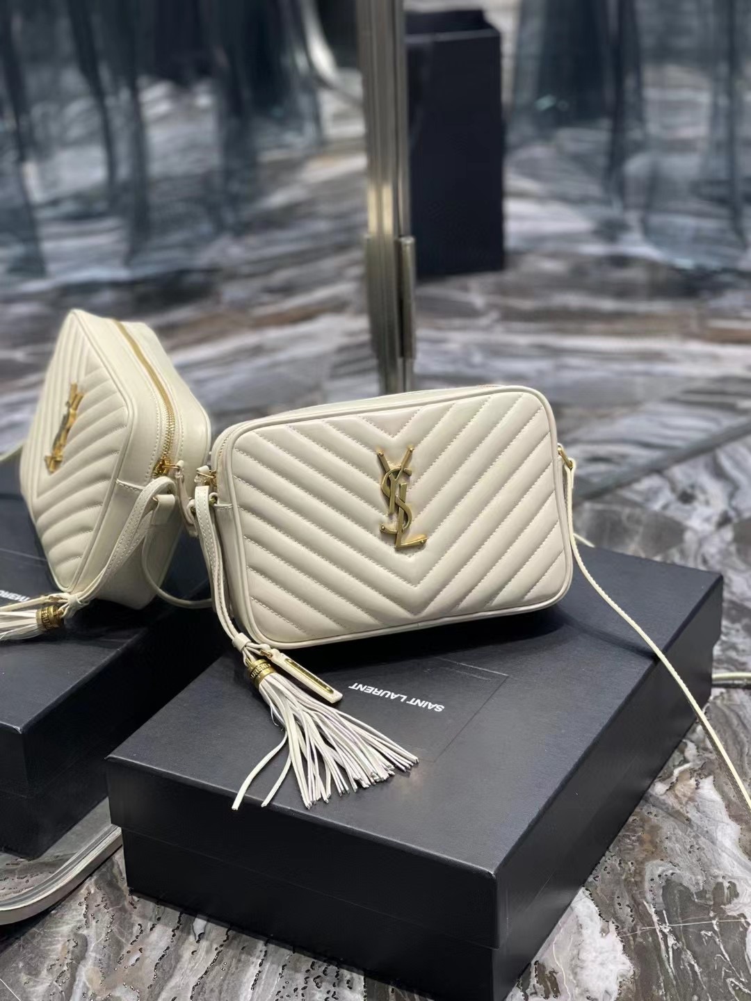 TOP Yves Saint Laurent YSL LouLou Camera Bag - White w GHW