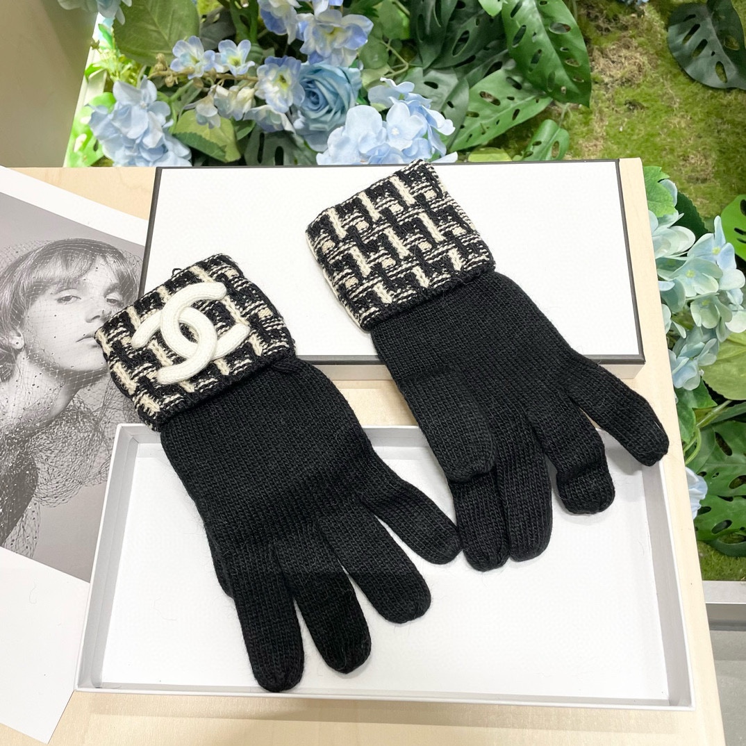 TOP CHANEL Wool Gloves  - 3 Colors