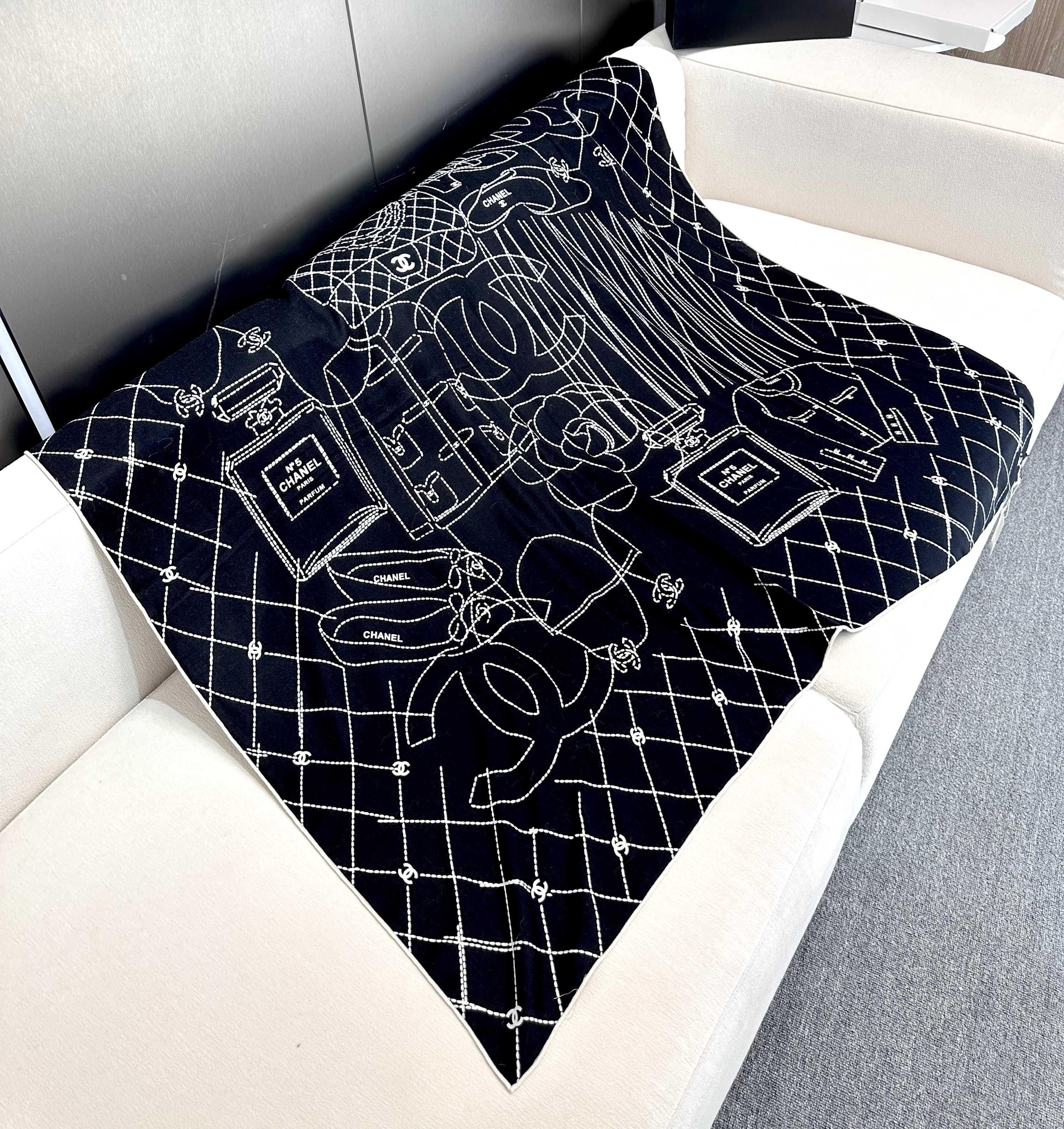 TOP CHANEL Silk Square Scarf 140*140cm - 2 Colors