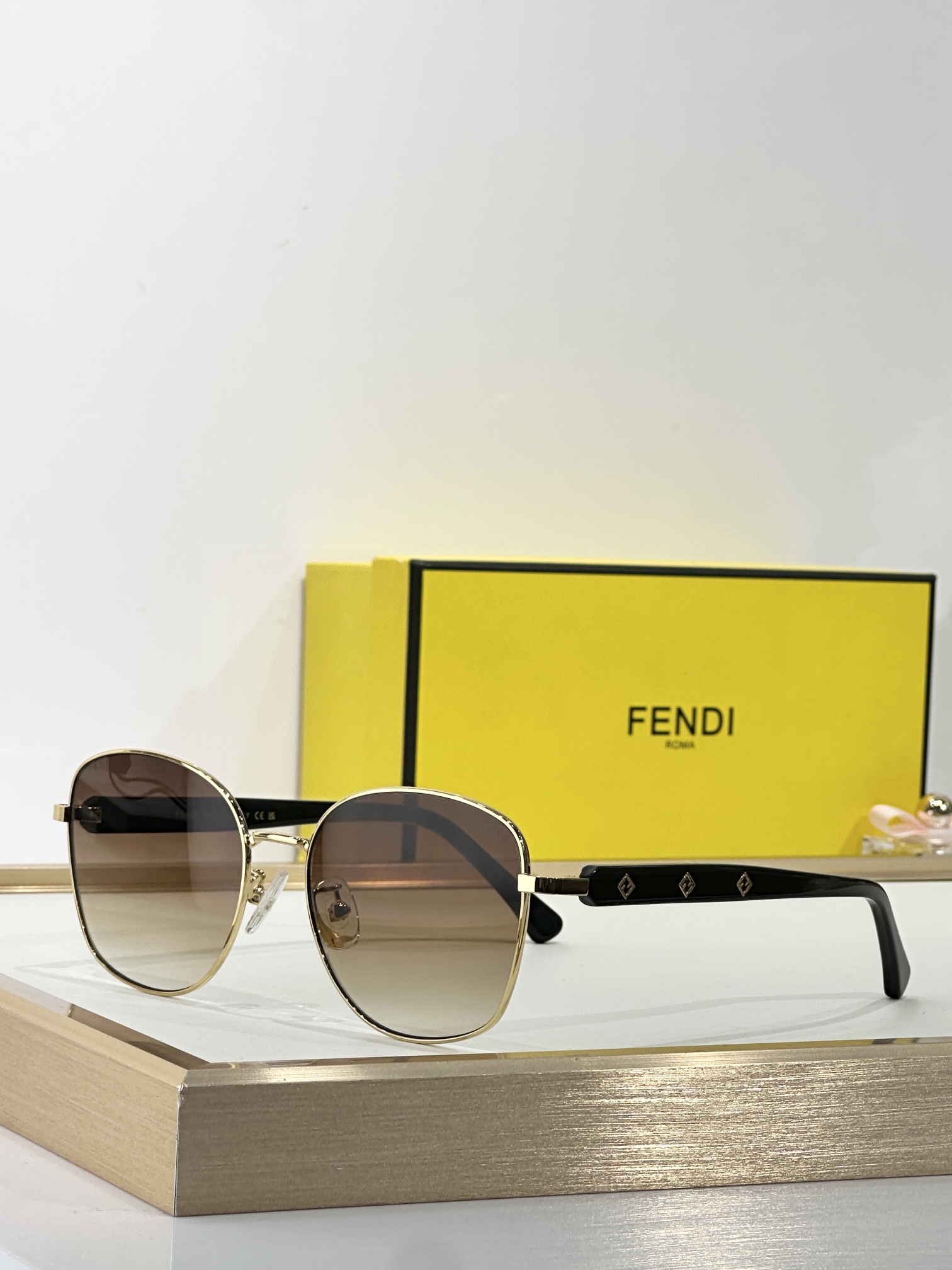 TOP FENDI Sunglasses - 7 Colors