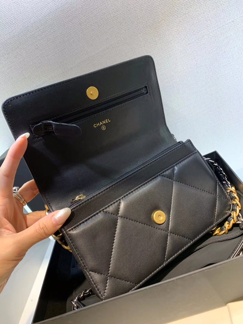 TOP CHANEL 19 WOC Bag - Black