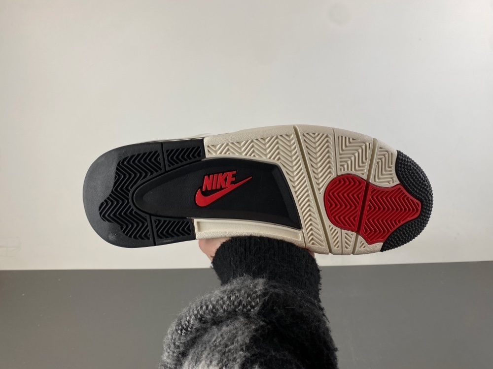 Air Jordan 4“Fniversity Red