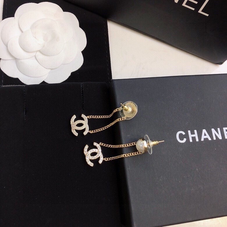 TOP CHANEL Double C Pearl Chain Stud Earrings