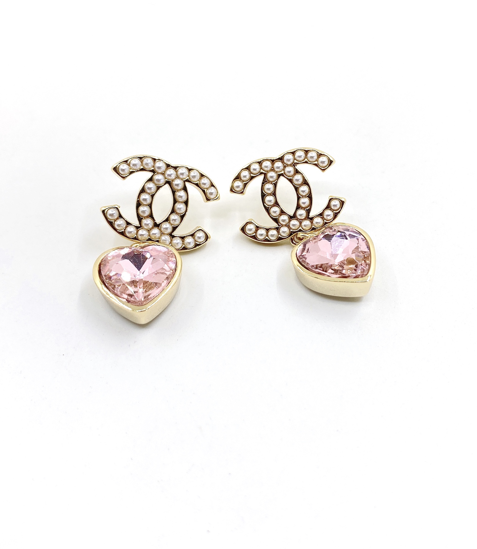 TOP CHANEL Pink Love Pearl Earrings