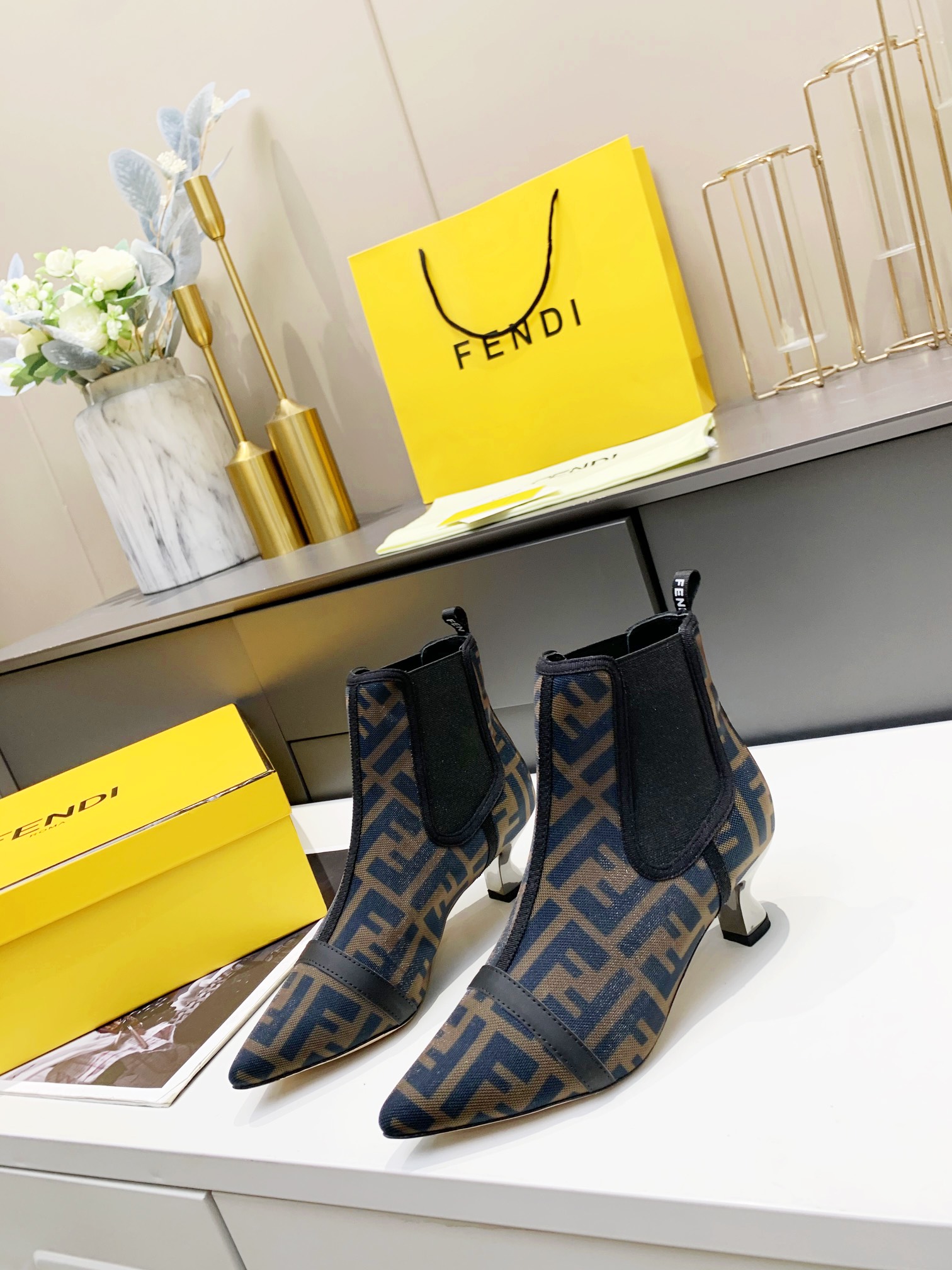 TOP FENDI Made Of Semi Transparent Nano Technology Mesh Fabric, Silk Cowhide, And Imported Rhinestones - 3 Colors
