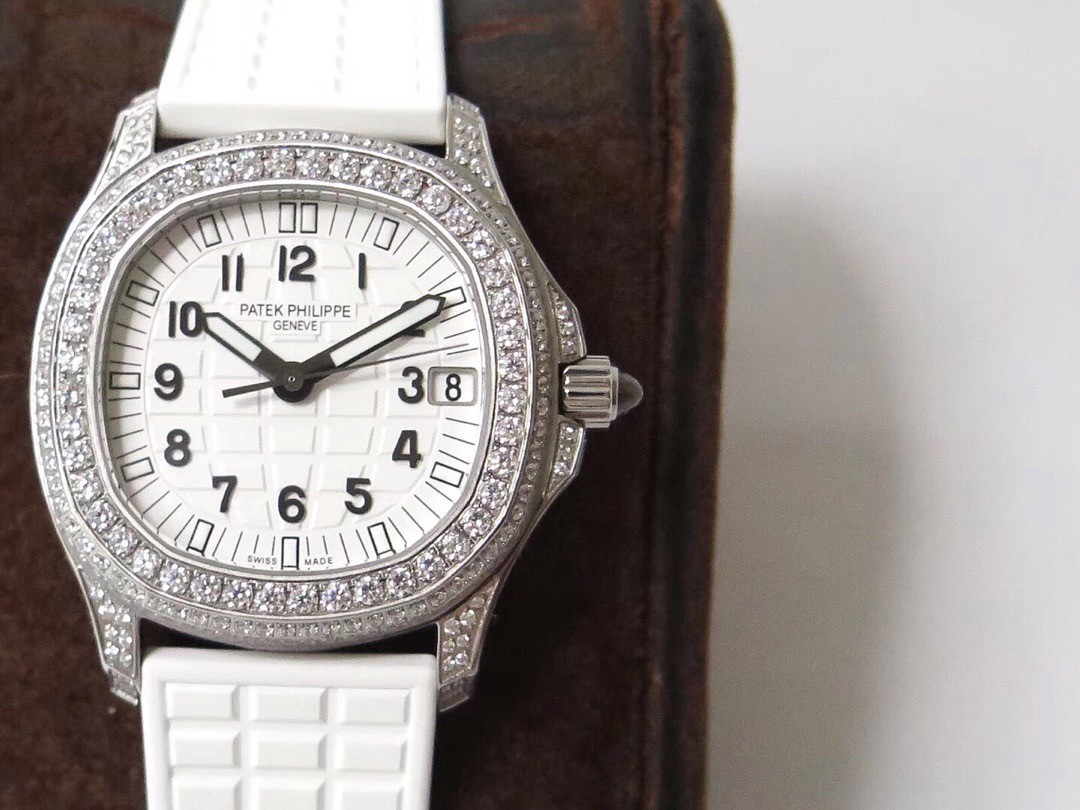 Patek Philippe Aquanaut 5067A-010 White Grenade Watch