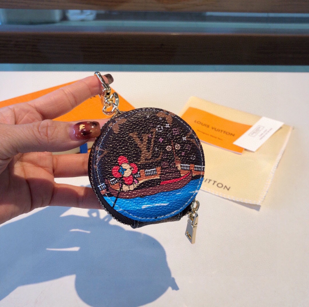 TOP Louis Vuitton LV Christmas Playground Keychain/Airpods Case