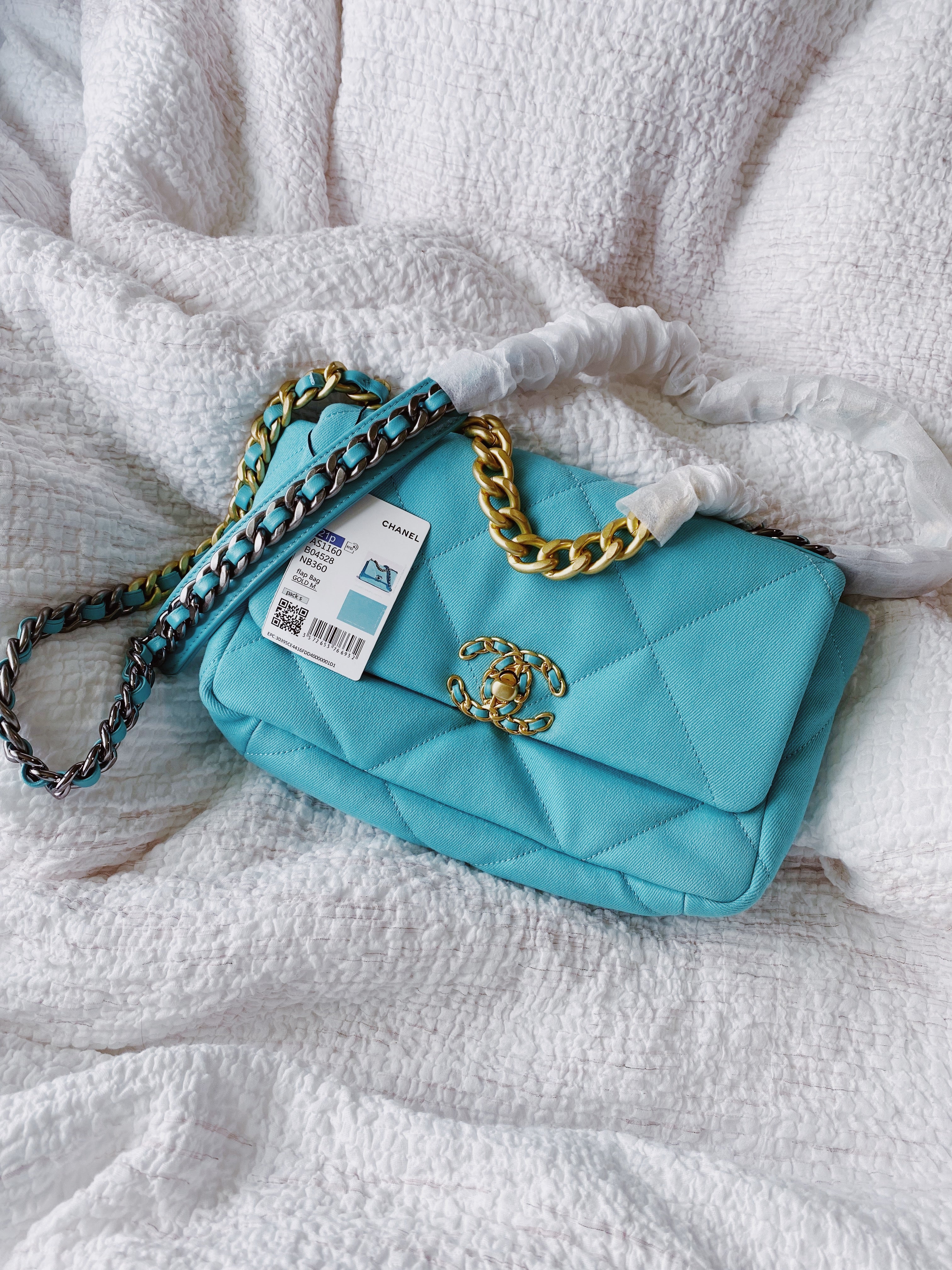 TOP CHANEL 19 Bag Small 26cm - Blue