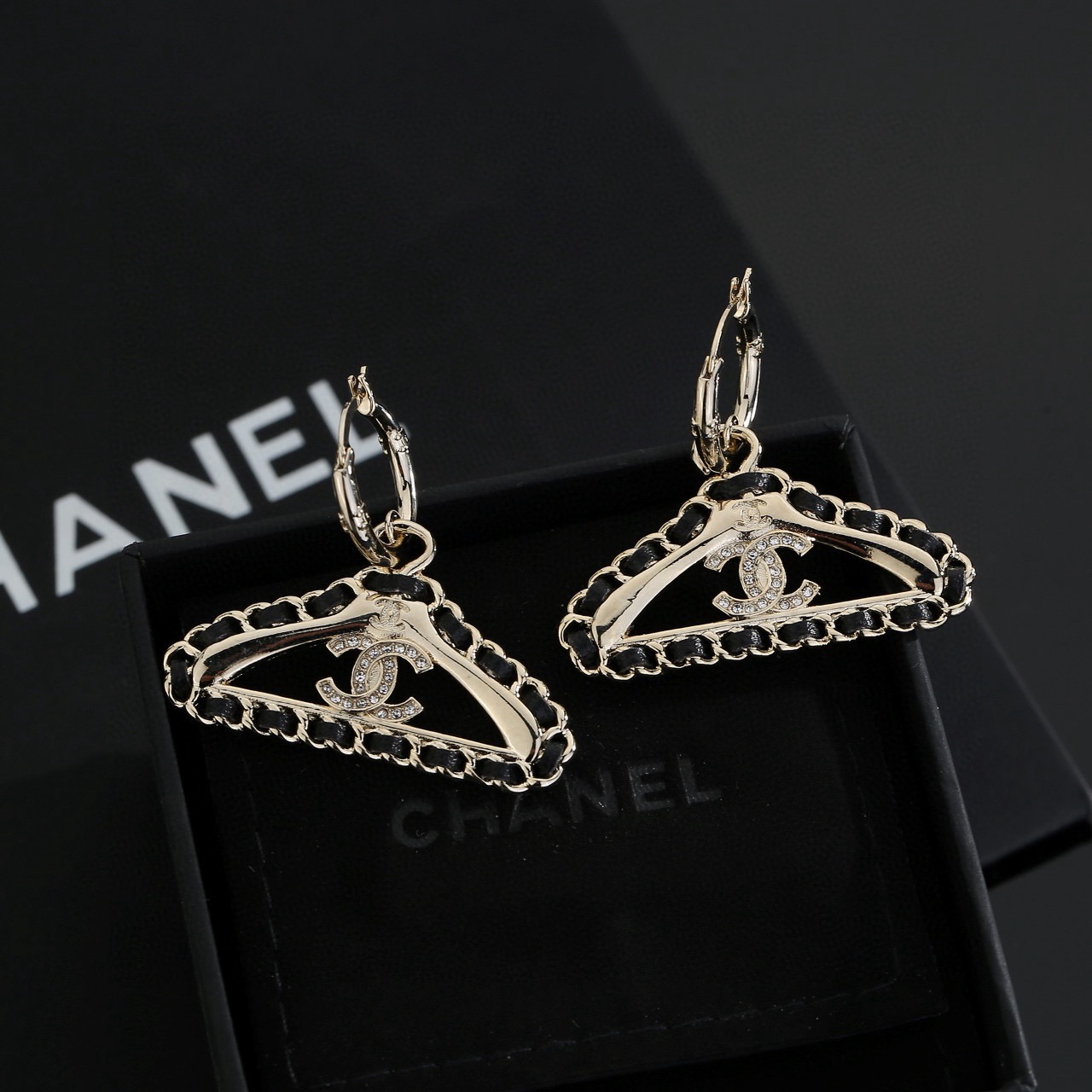 TOP CHANEL Clothes Hanger Earrings - Gold