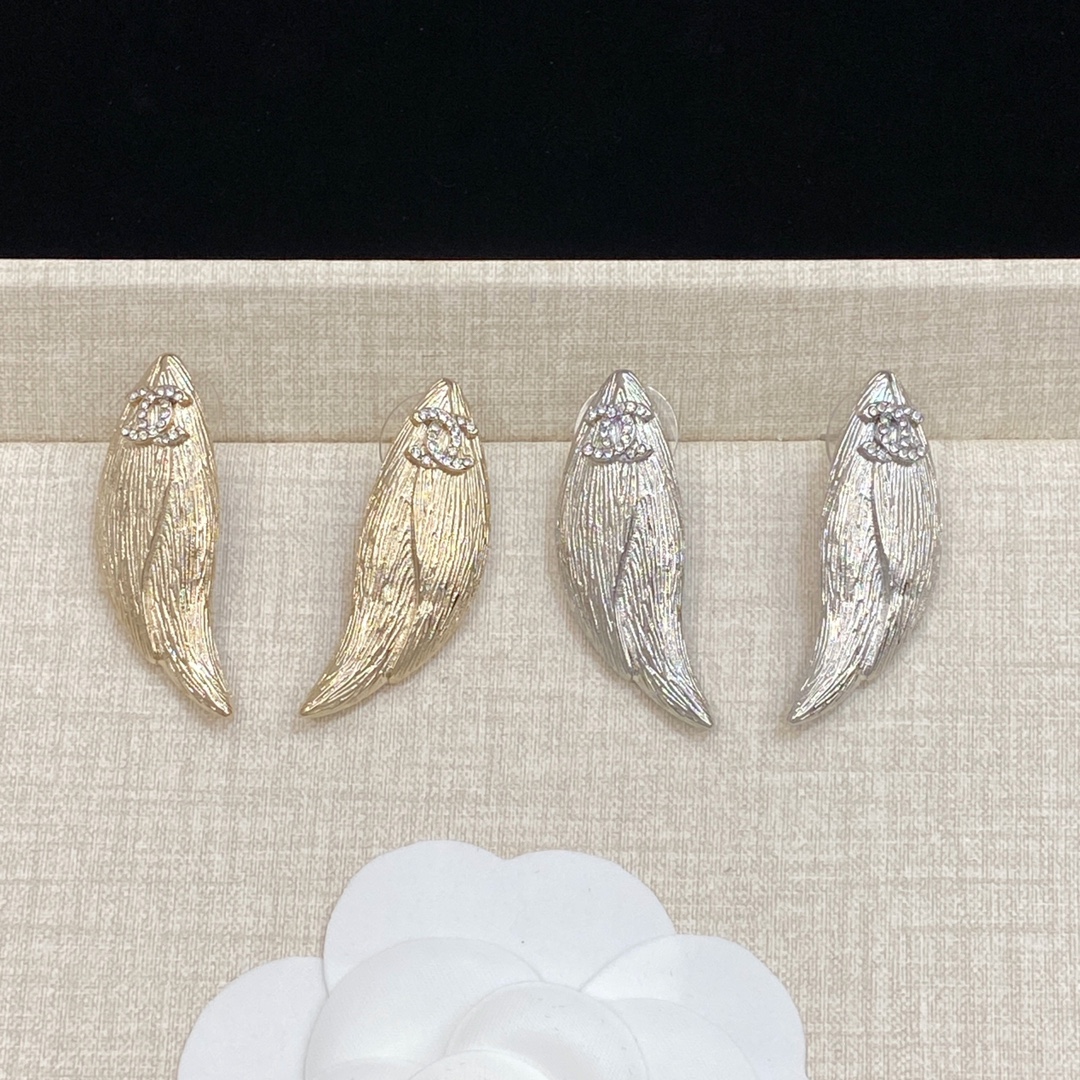 TOP CHANEL CC Earrings - 2 Colors