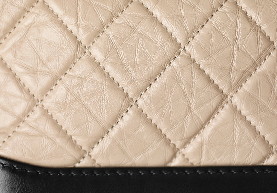 TOP CHANEL Gabrielle Hobo Bag 2 Tones 20cm - Beige and Black