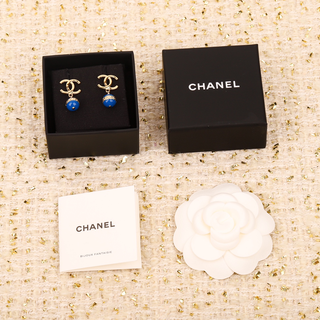 TOP CHANEL CC Pendant Earrings