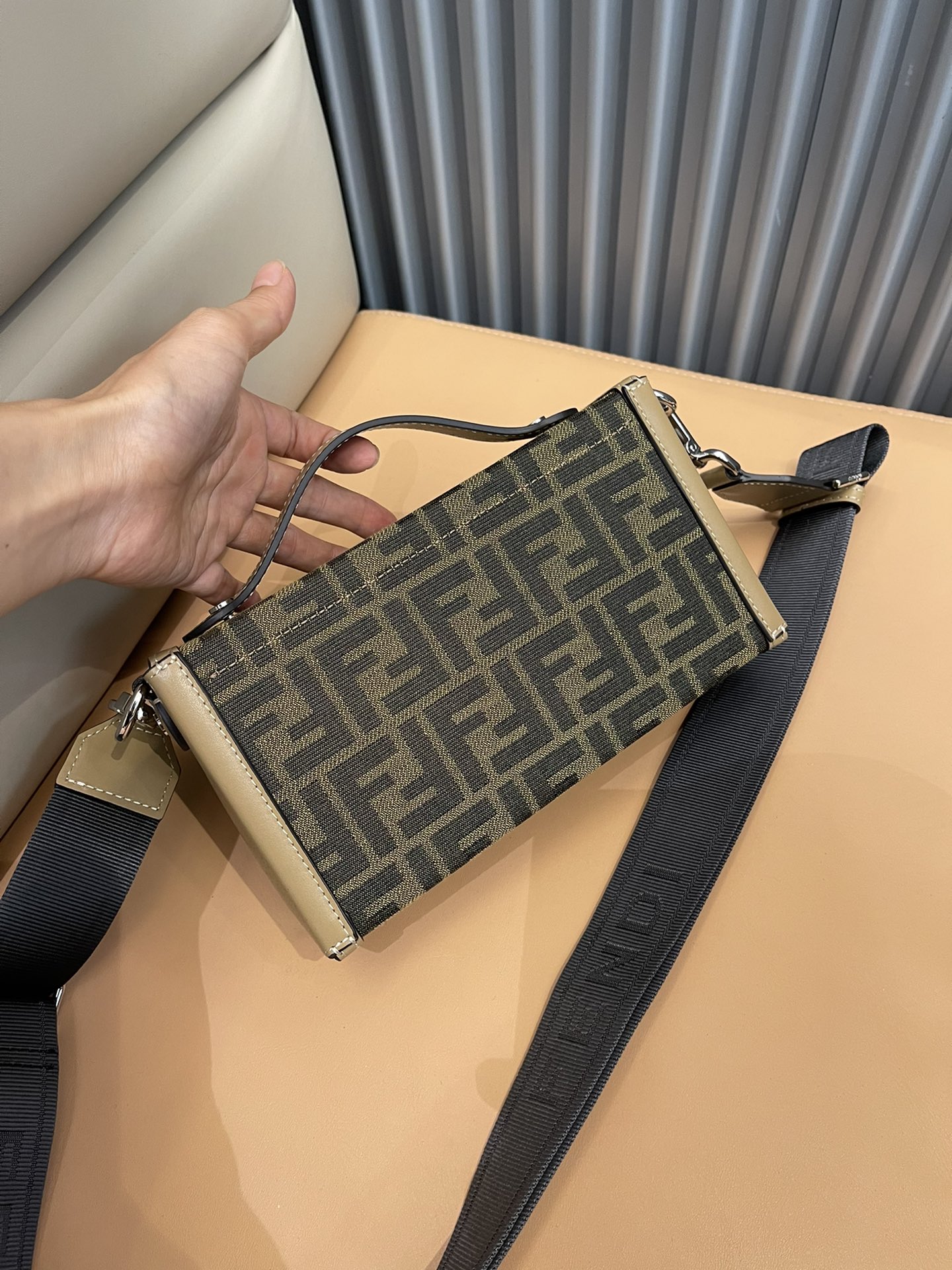 TOP FENDI HandBag 22*13*6.5cm