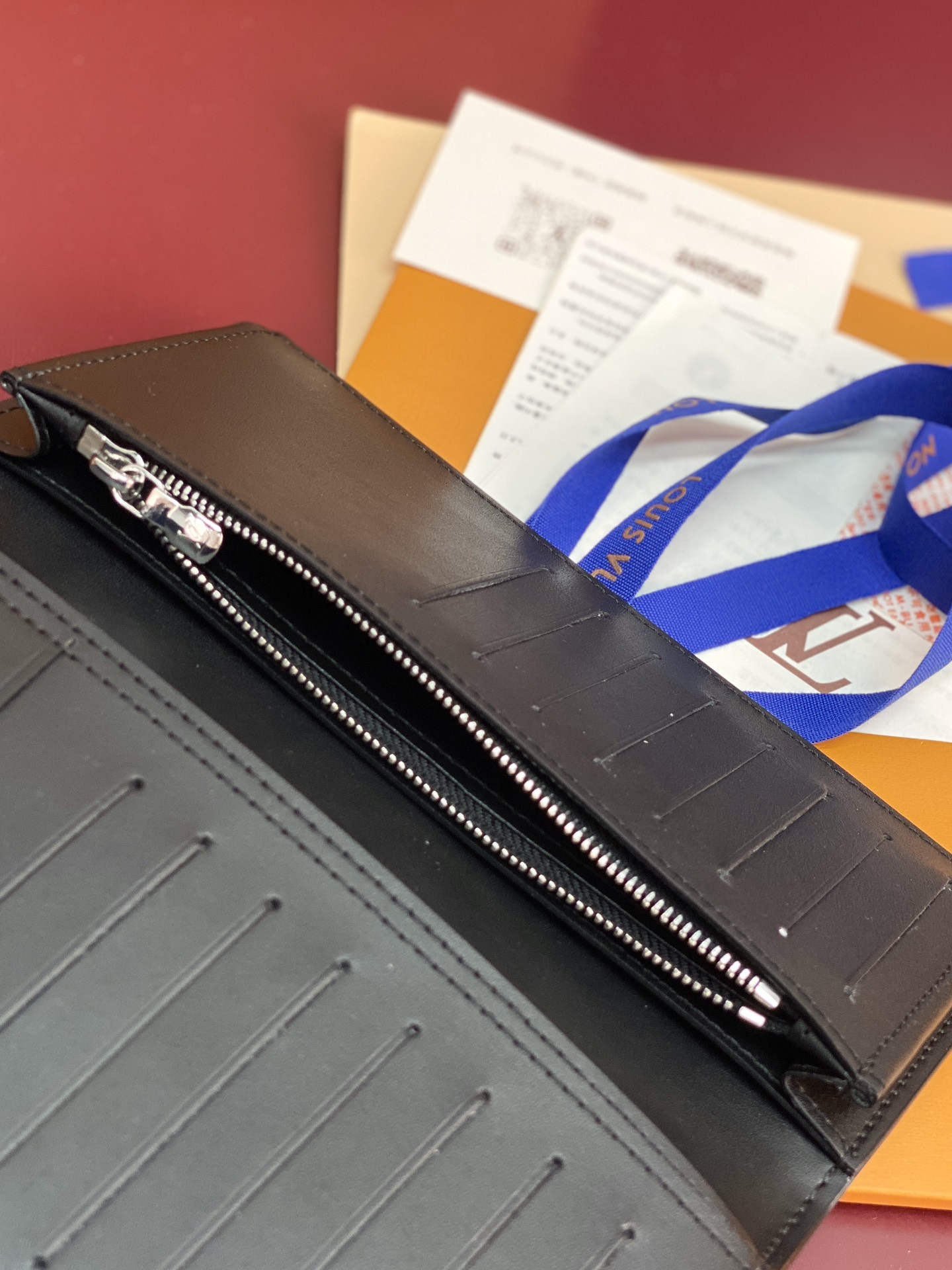 TOP Louis Vuitton LV Men's Long Wallet with Crocodile Leather 10x19x2cm - Black