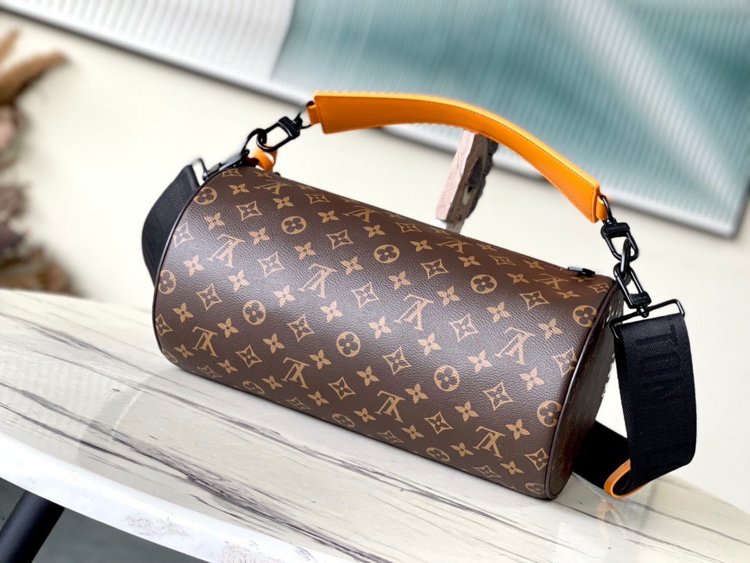 TOP Louis Vuitton LV Men's Soft Polochon Bag 33 x 17 x 17cm - Black