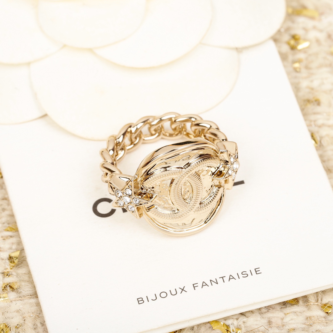 TOP CHANEL Round Star Double C Ring