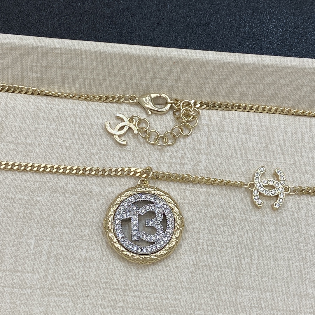 TOP CHANEL CC Necklace - Gold