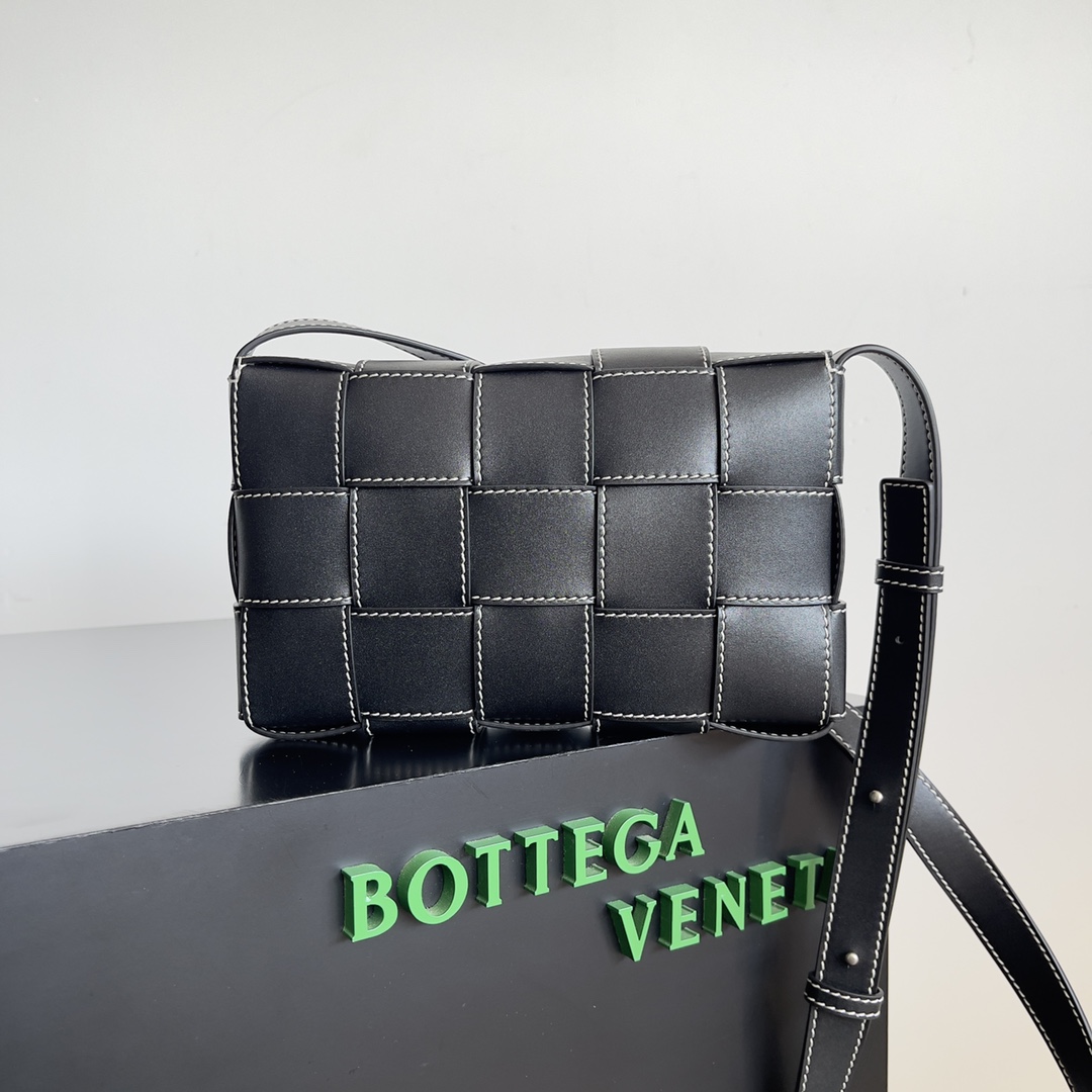 TOP Bottega Veneta BV Cassette with External Seam Design Bag 23x15x5cm - Black