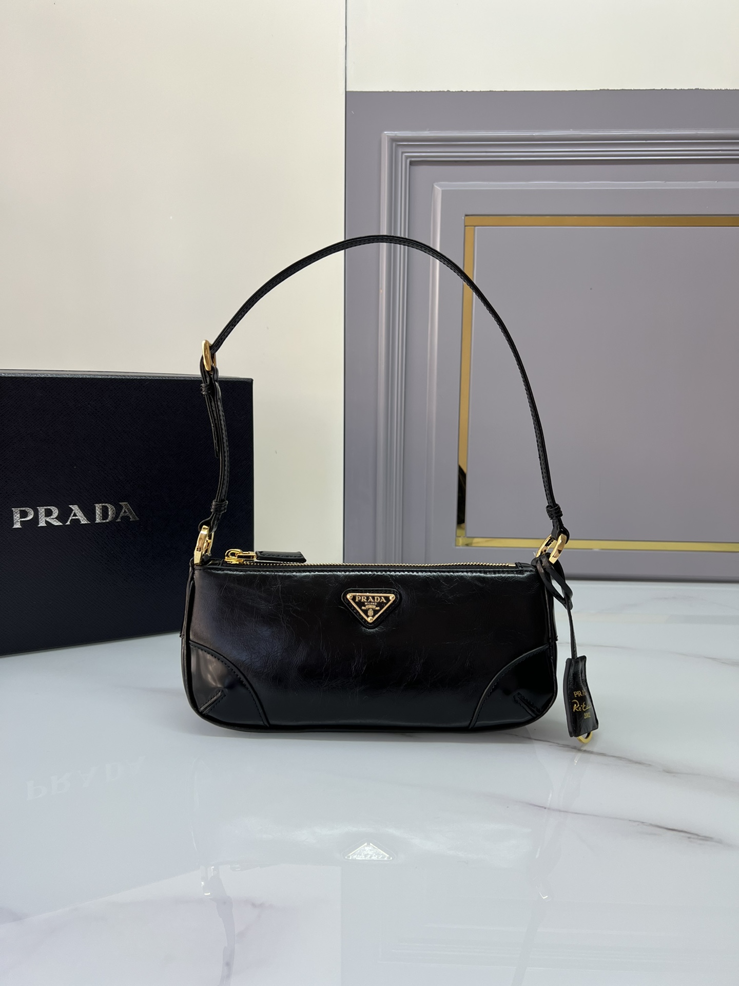 Top PRADA Shoulder Bag Oil Wax Leather 23.5x10x5cm - Black