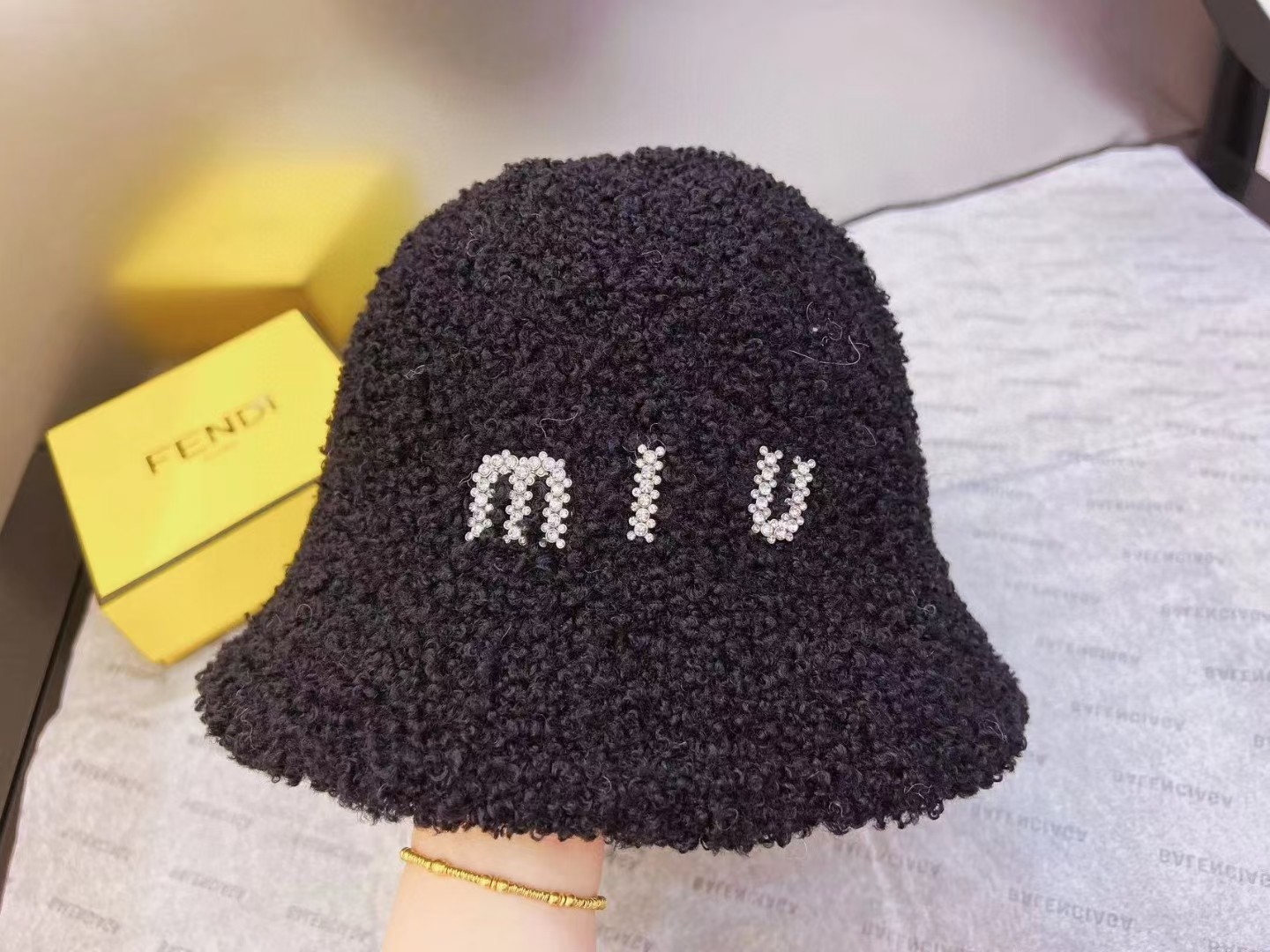 TOP Miu Miu Lamb Hair Thickened Fisherman's Hat - 3 Colors