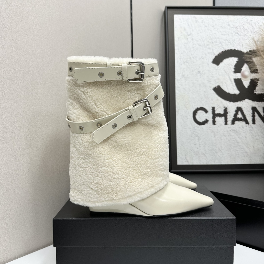 TOP CHANEL Boots with Fuzzy Boot Shaft - 2 Color