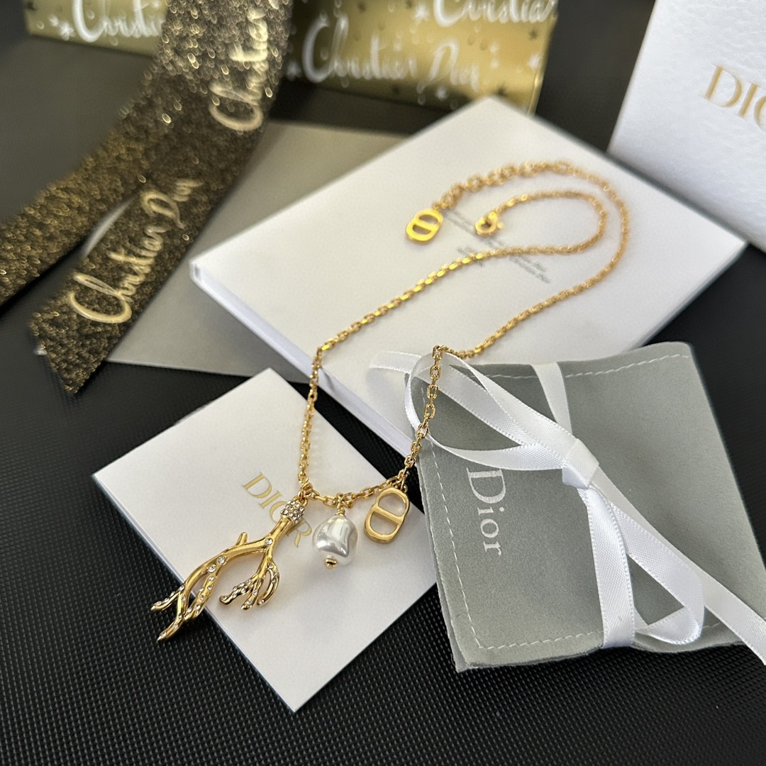 TOP Christian Dior Antler Pearl Necklace