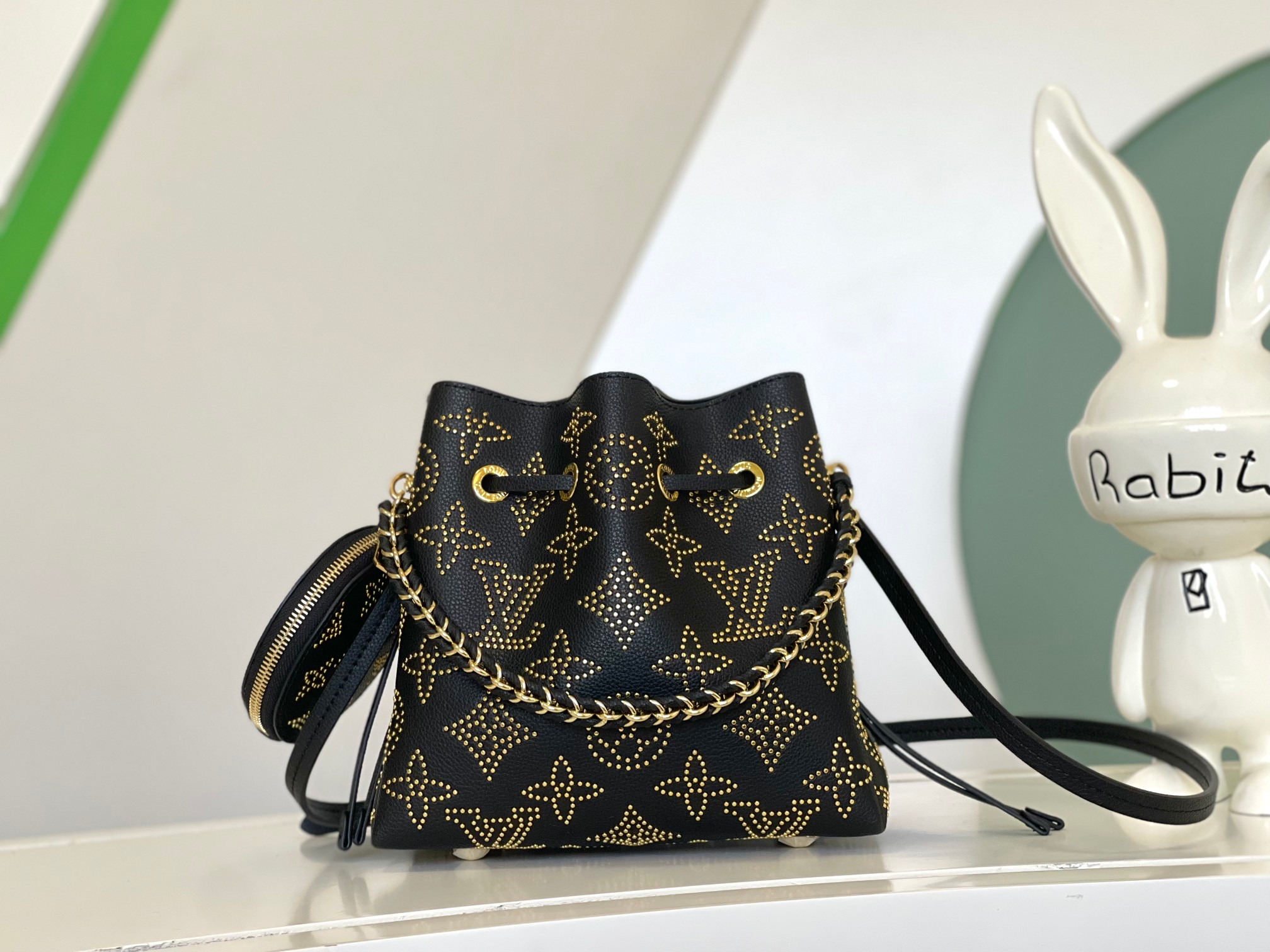 TOP Louis Vuitton LV Carved Cowhide Leather Bella Bucket Bag - 19x22x14cm - 2 Colors