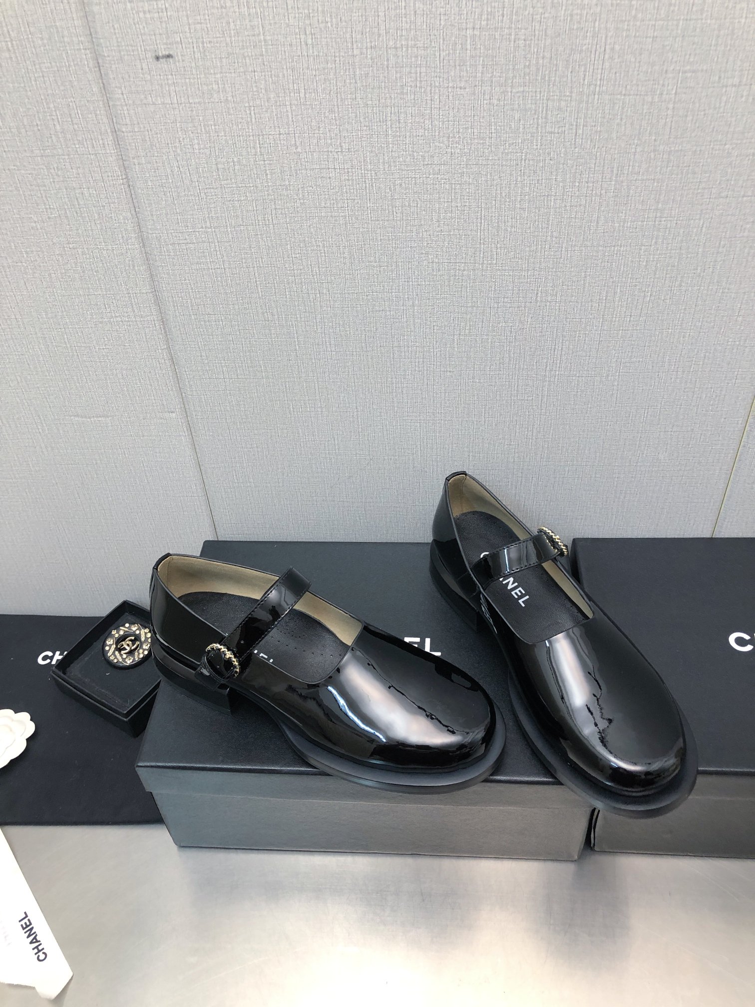 TOP CHANEL Loafers - 3 Color