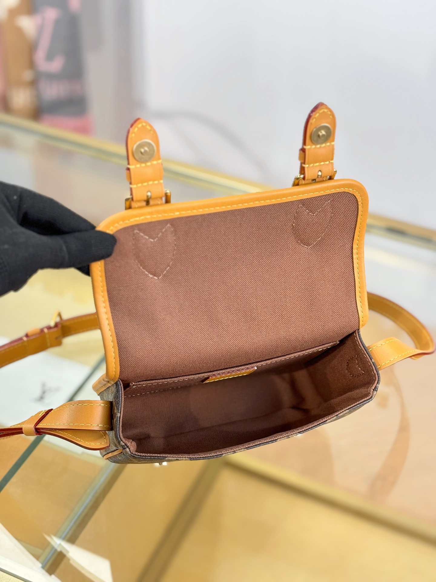 TOP Louis Vuitton LV Satchel Bag 19.5x15x6cm - Brown