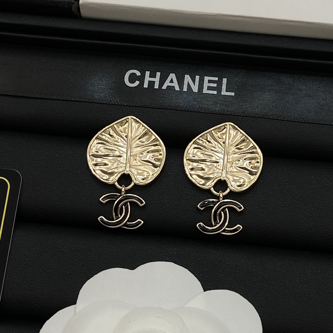 TOP CHANEL Earrings -  Gold