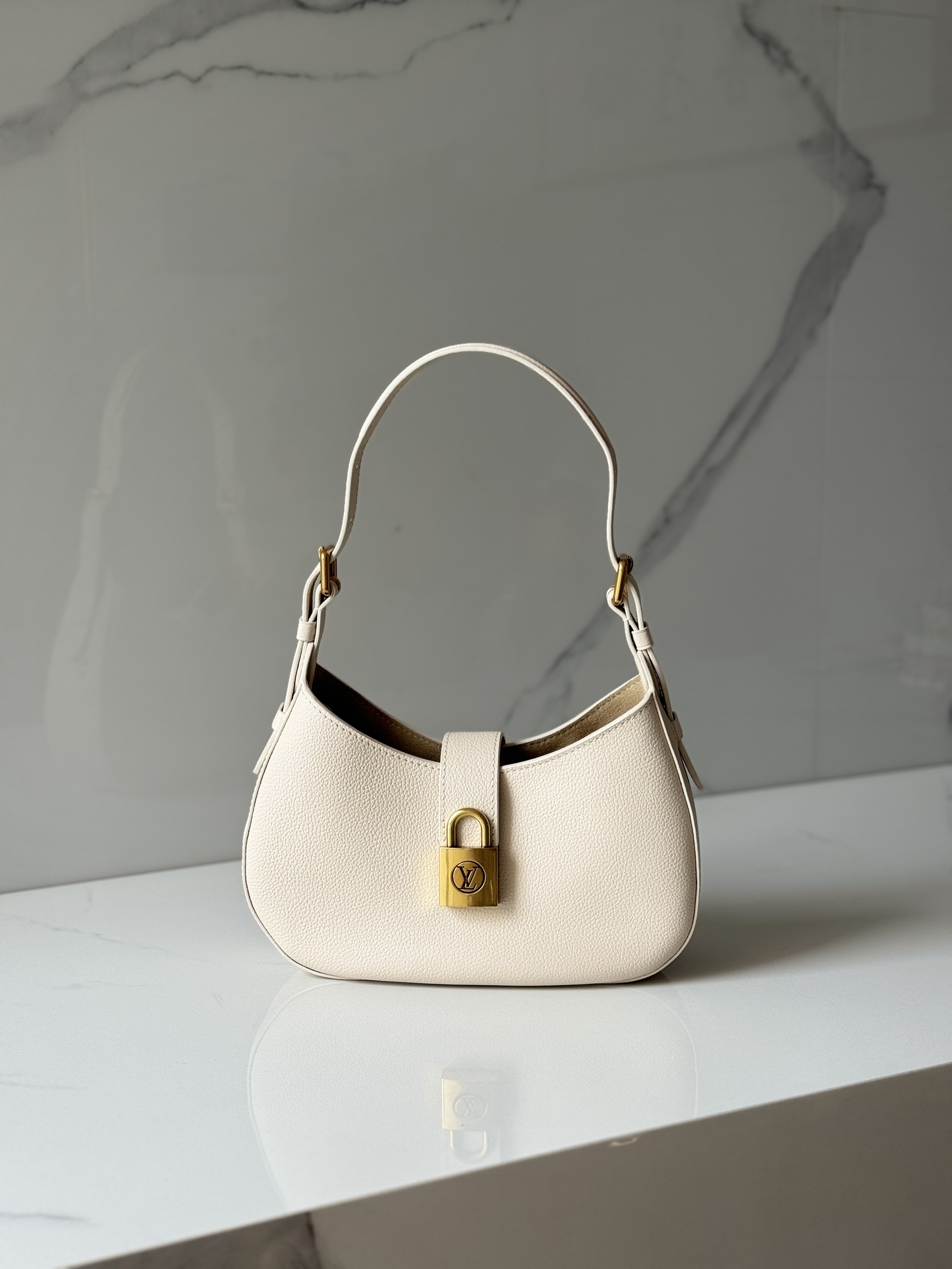TOP Louis Vuitton LV Low Key Shoulder Bag 26 x 18 x 7cm - 3 Colors