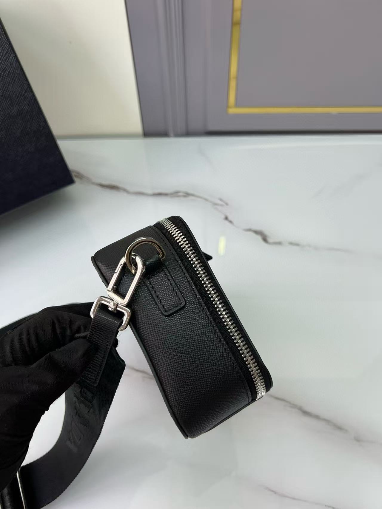 TOP PRADA  Saffiano Leather Bag 18×12cm - Black