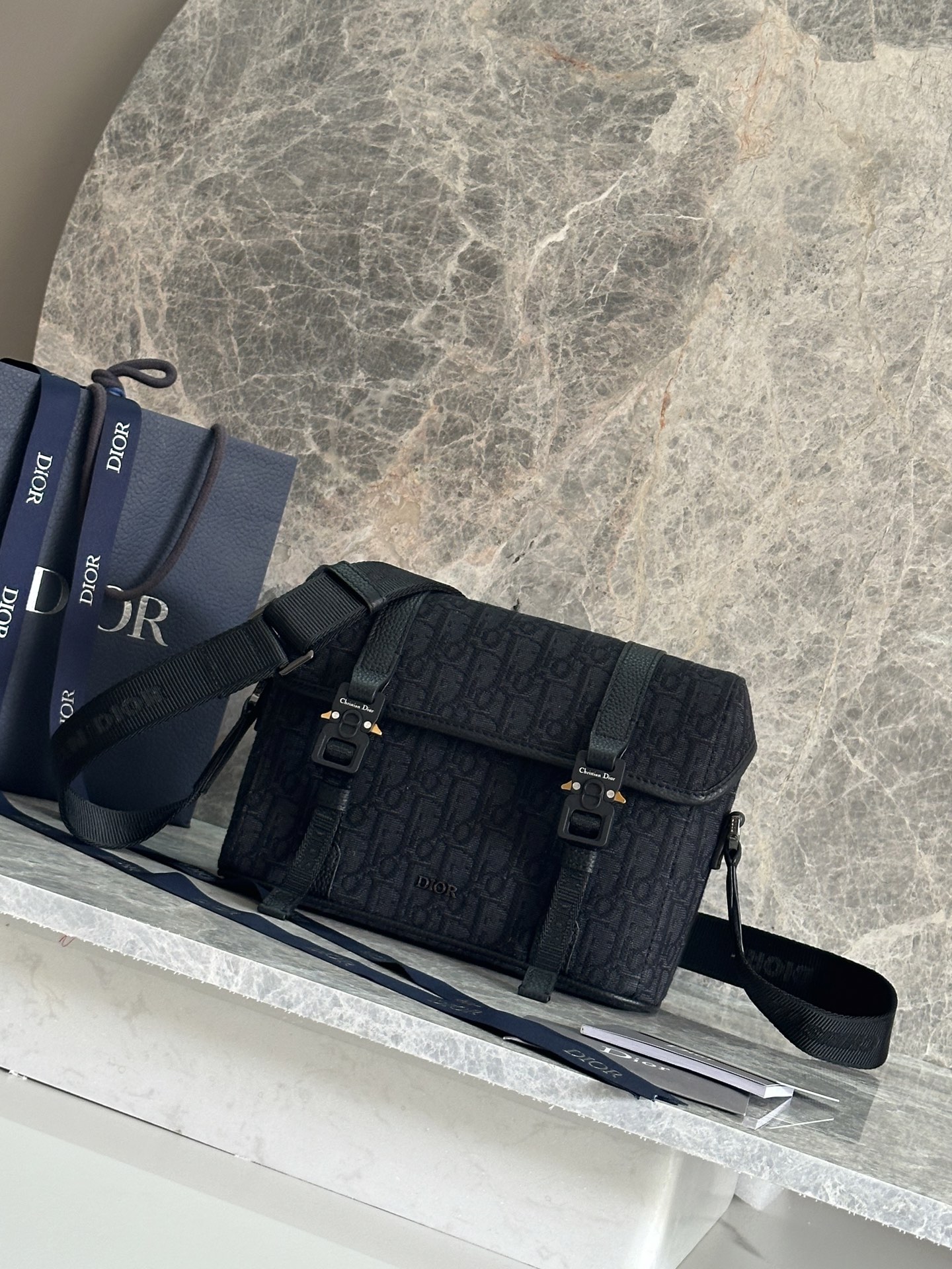 Top Christian Dior Men's Dior Hit The Road Bag 24 x 18 x 8cm - 2 Colors