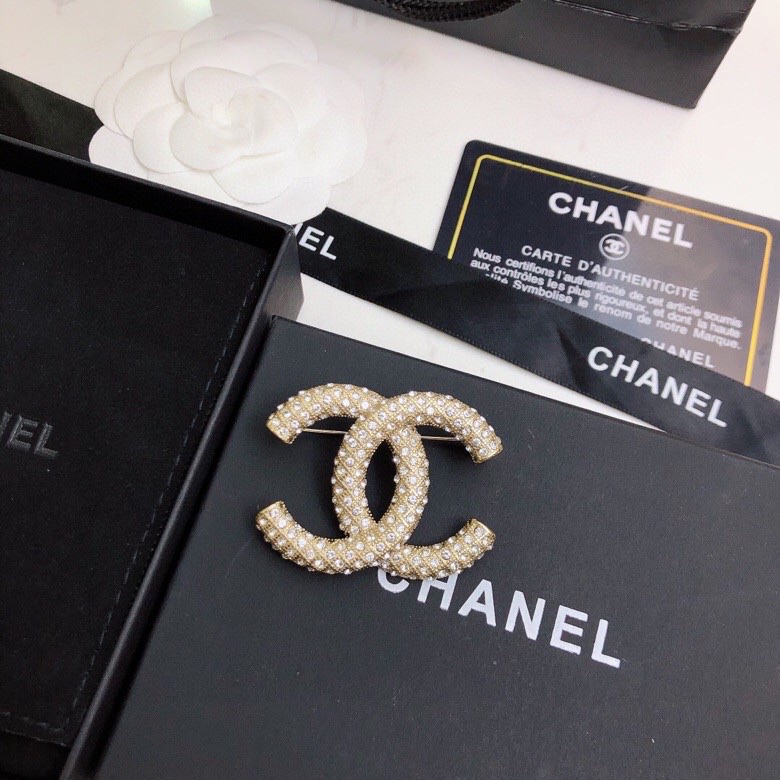 TOP CHANEL Double C Classic Brooch