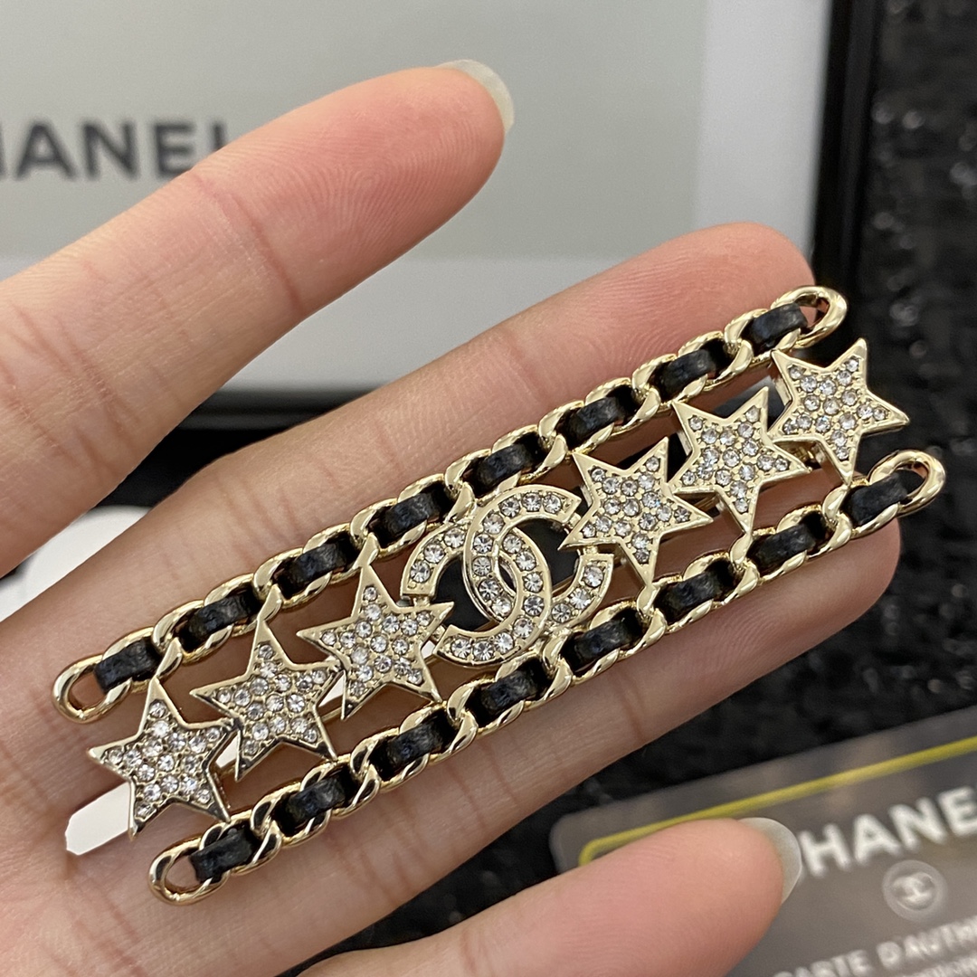 TOP CHANEL Leather Chain Diamond Star Lambskin Brooch - Gold