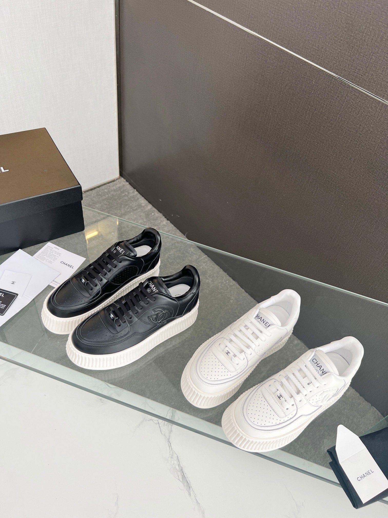 TOP CHANEL  Sneaker  - 2 Colors