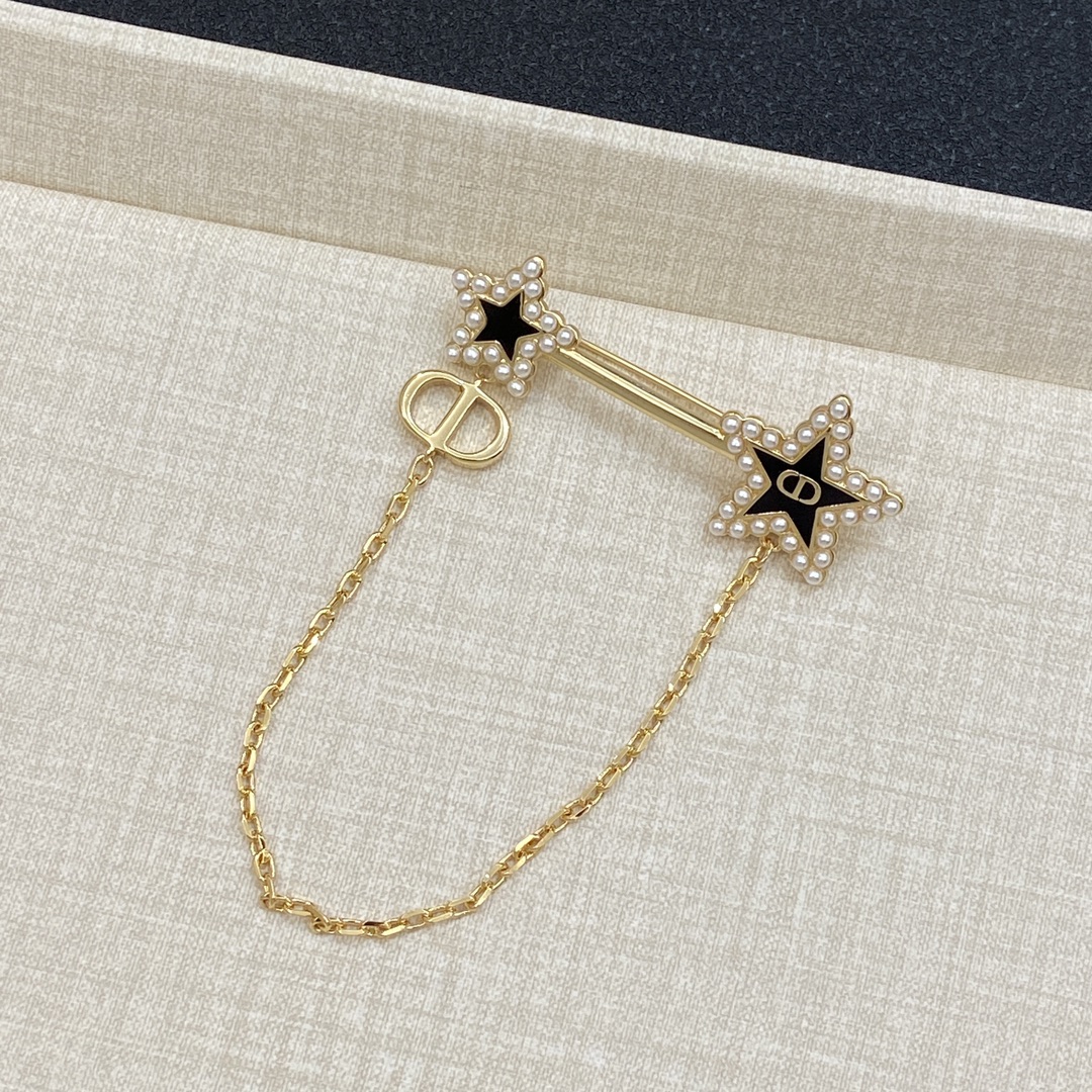 TOP Christian Dior Five-Pointed Star Brooch - Gold